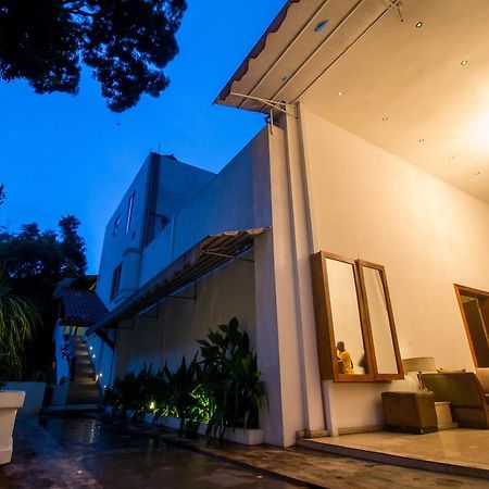 Sleek Hotel Kegalle Luaran gambar