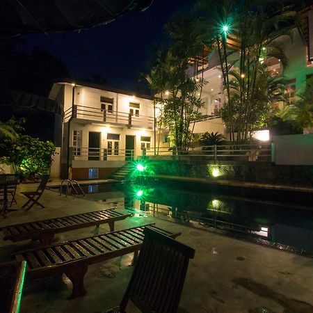 Sleek Hotel Kegalle Luaran gambar