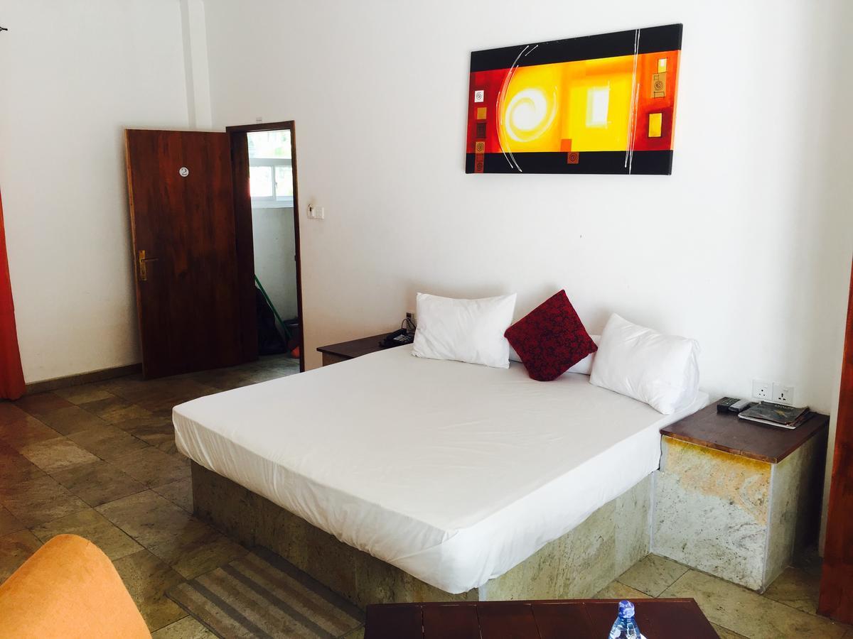 Sleek Hotel Kegalle Luaran gambar
