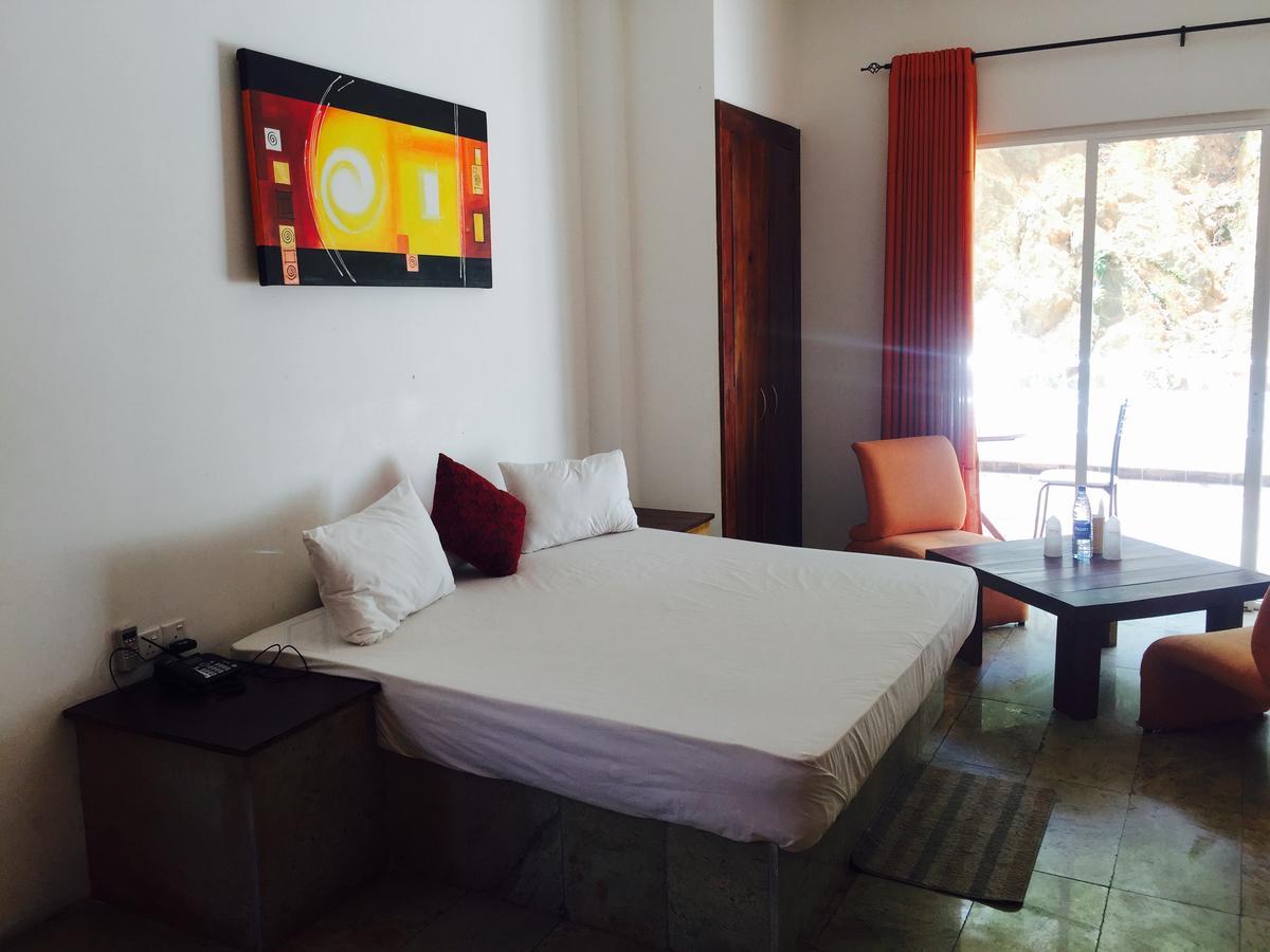 Sleek Hotel Kegalle Luaran gambar
