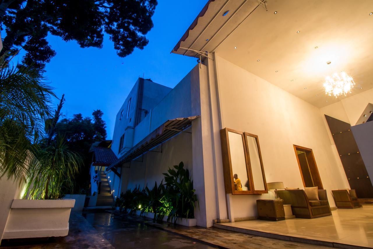 Sleek Hotel Kegalle Luaran gambar