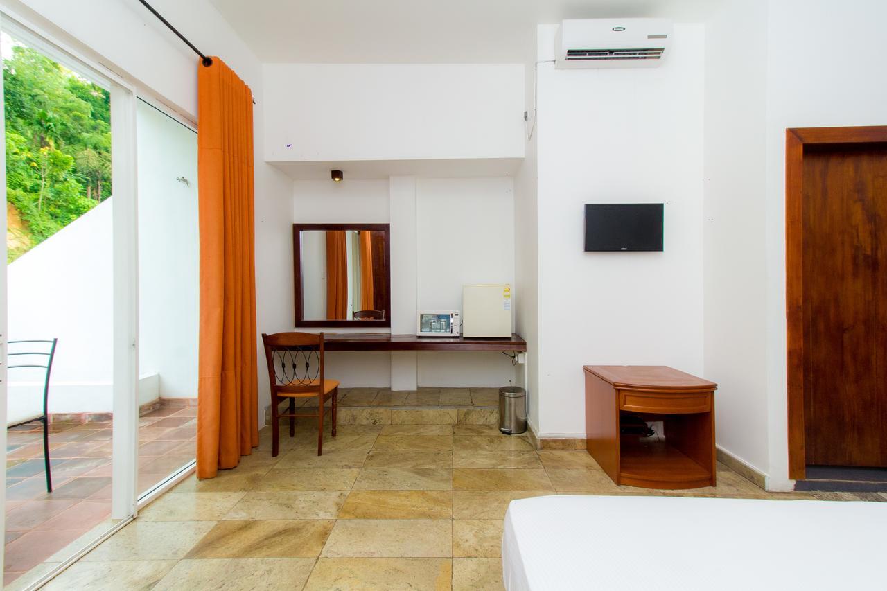 Sleek Hotel Kegalle Luaran gambar