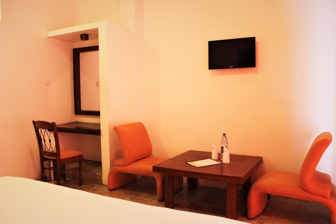 Sleek Hotel Kegalle Luaran gambar